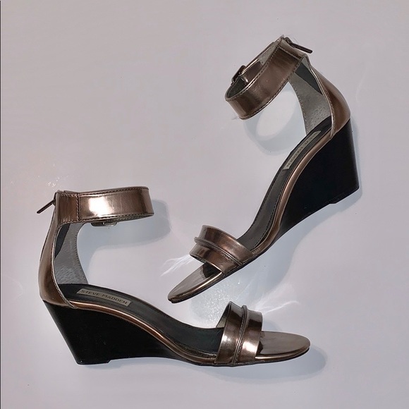 Steve Madden Shoes - 🐾3 For $25 Steve Madden Silver Wedge Sandal 8.5